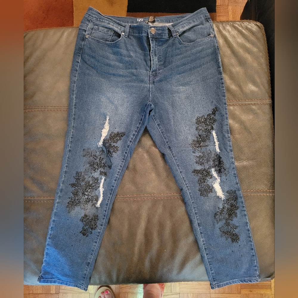 EUC DG2 by Diane Gilman Classic Stretch Embellished Skinny Jeans - 16W - Picture 10 of 11